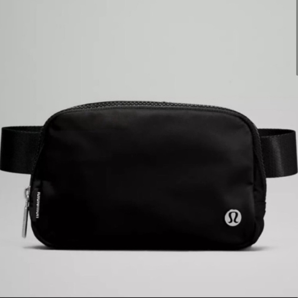Lululemon Black Everywhere Belt Bag NWT